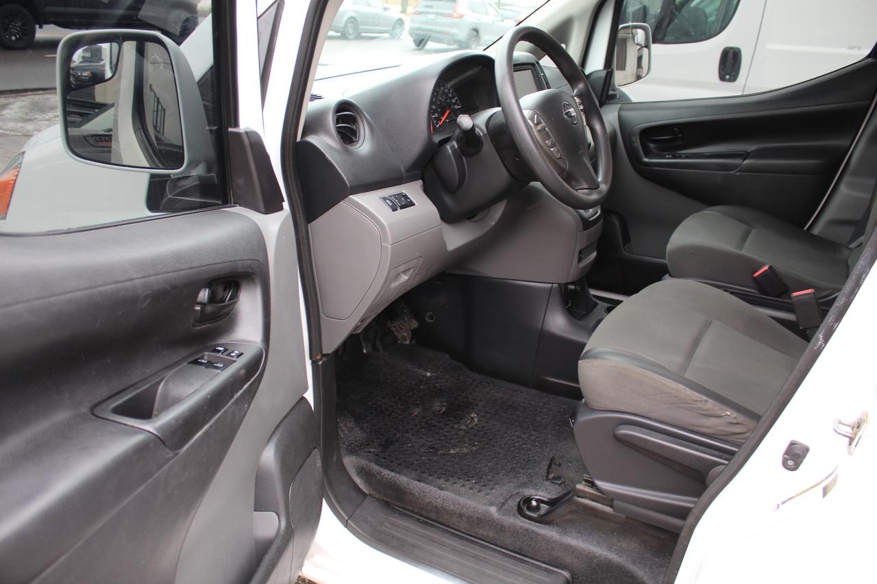 2021 Nissan NV200 SV Back Cam, Rear parking sensors Divider Photo