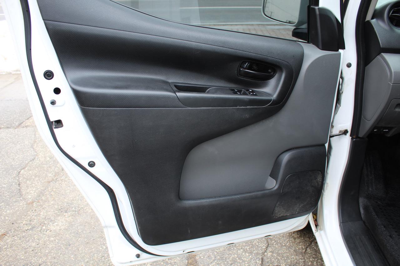 2021 Nissan NV200 SV Back Cam, Rear parking sensors Divider Photo