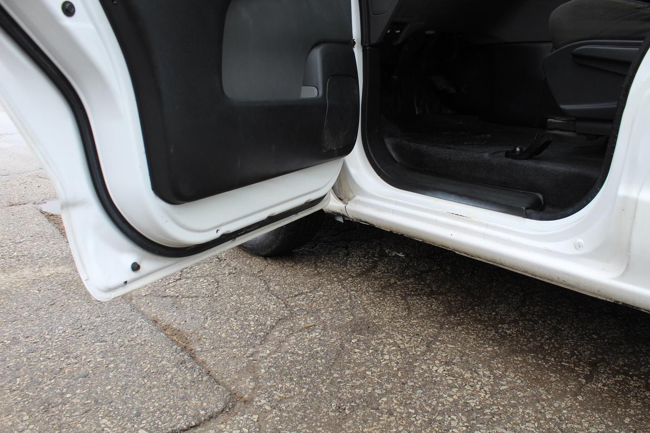 2021 Nissan NV200 SV Back Cam, Rear parking sensors Divider Photo