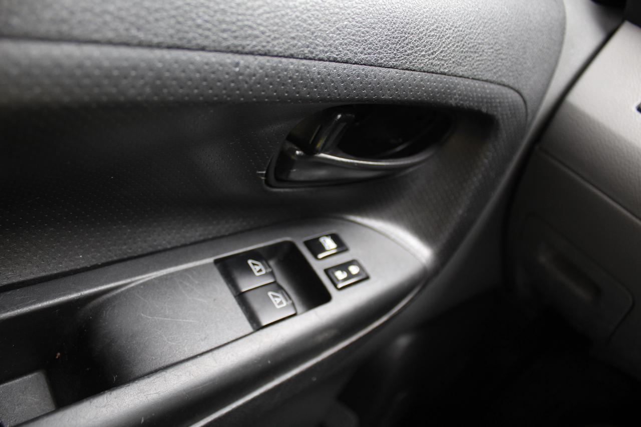 2021 Nissan NV200 SV Back Cam, Rear parking sensors Divider Photo