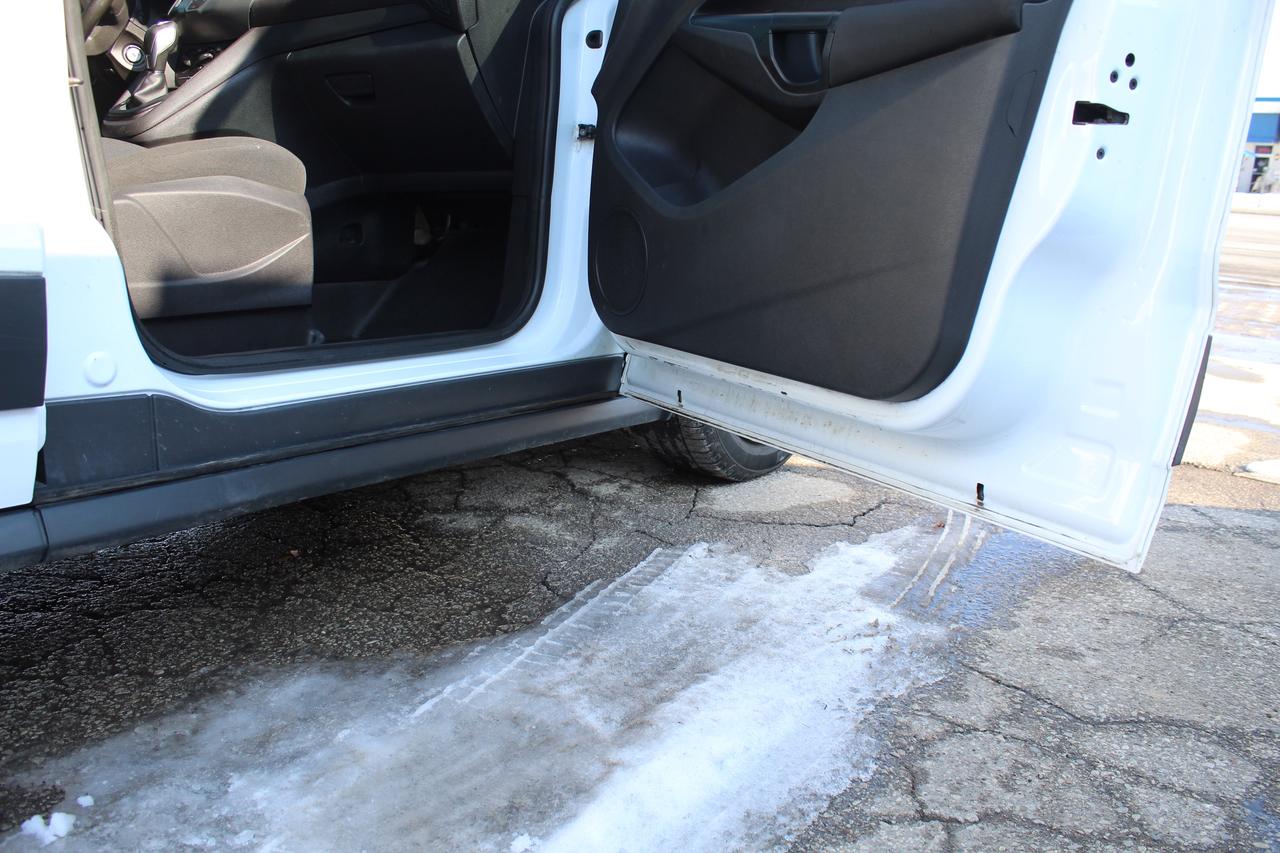 2017 Ford Transit Connect XL Divider Photo