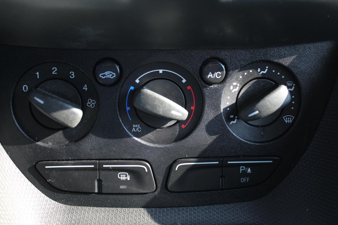 2017 Ford Transit Connect XL Divider Photo