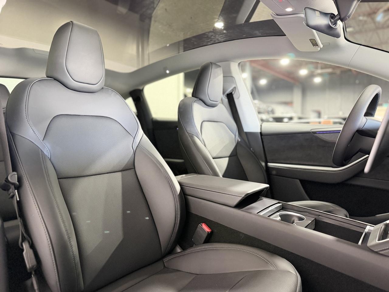 2026 Tesla Model Y LONG RANGE Photo