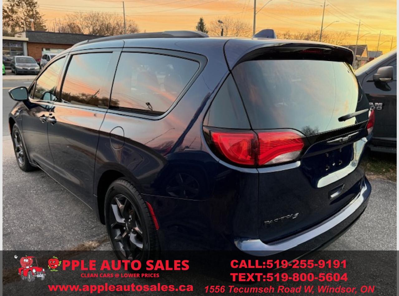 2018 Chrysler Pacifica Touring L Photo