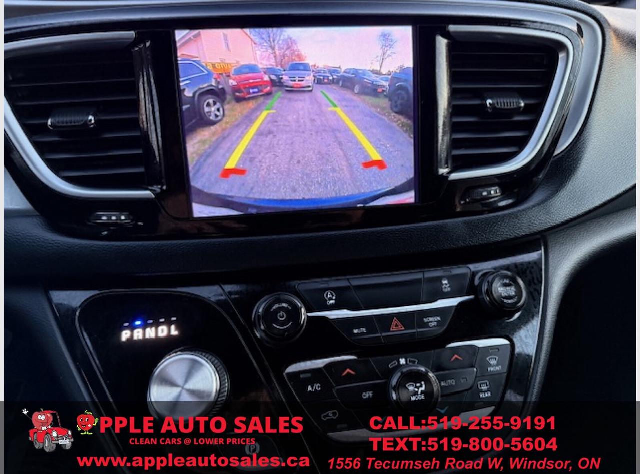 2018 Chrysler Pacifica Touring L Photo