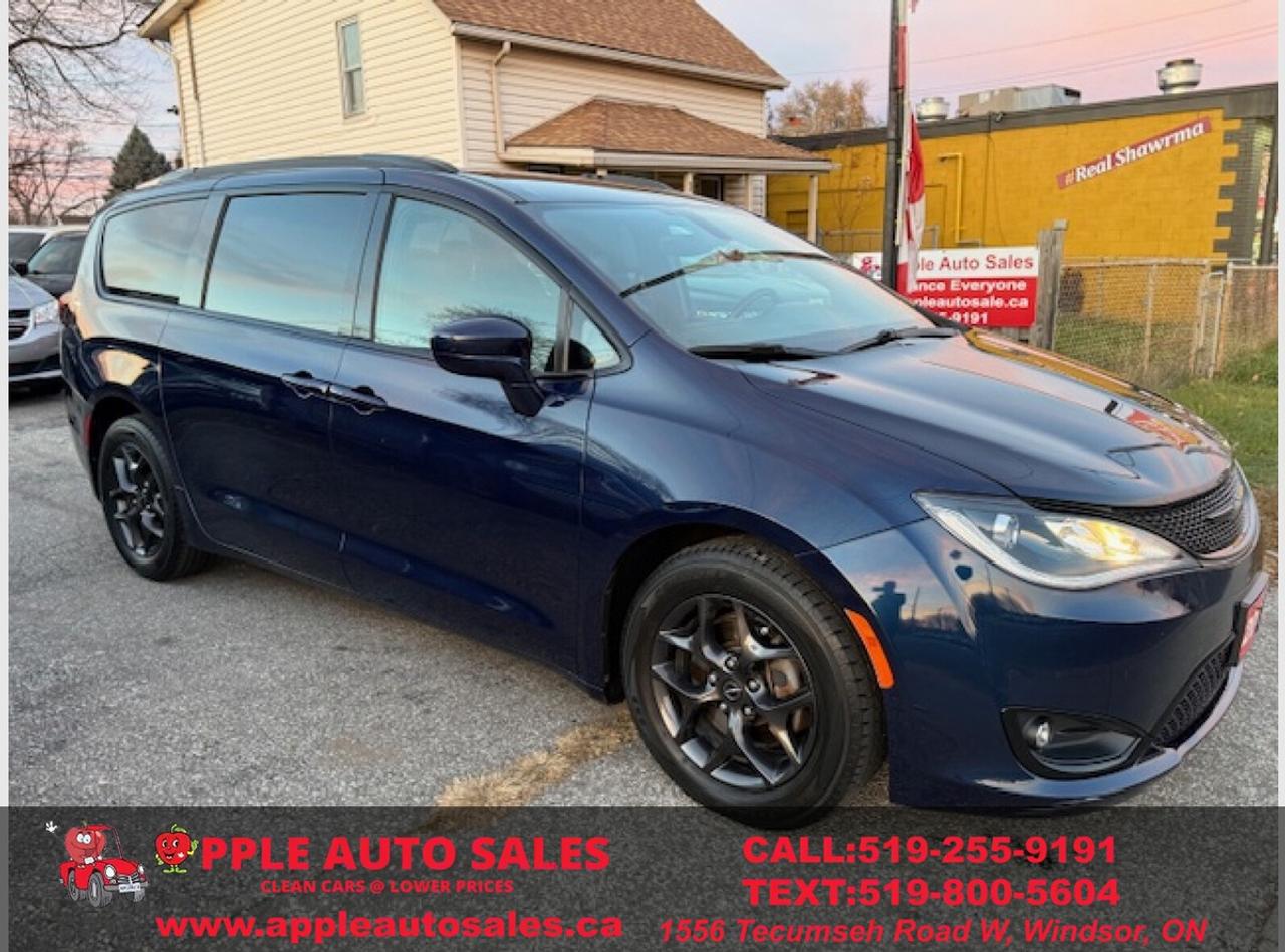 2018 Chrysler Pacifica Touring L Photo