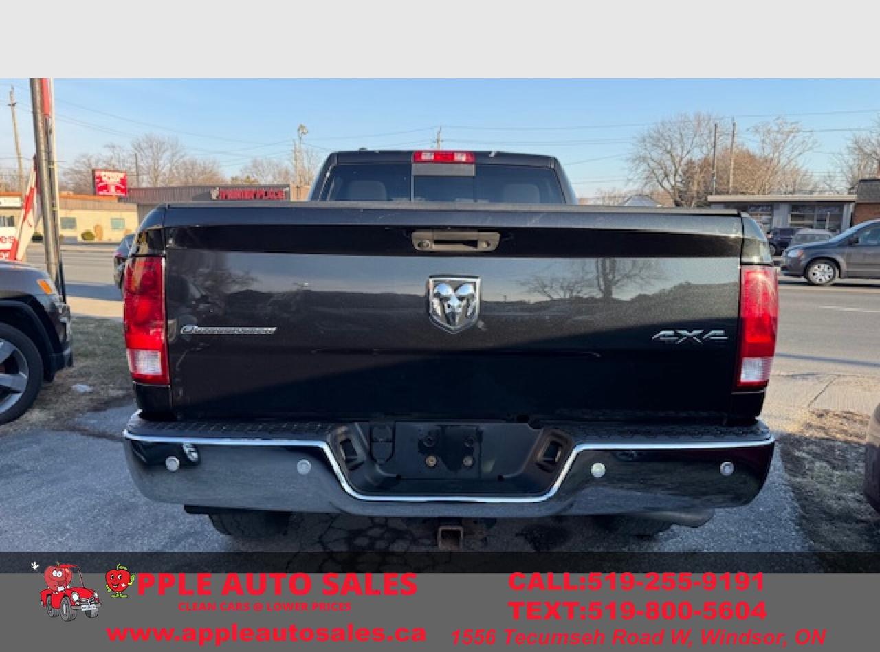 2016 RAM 1500 SLT Photo4