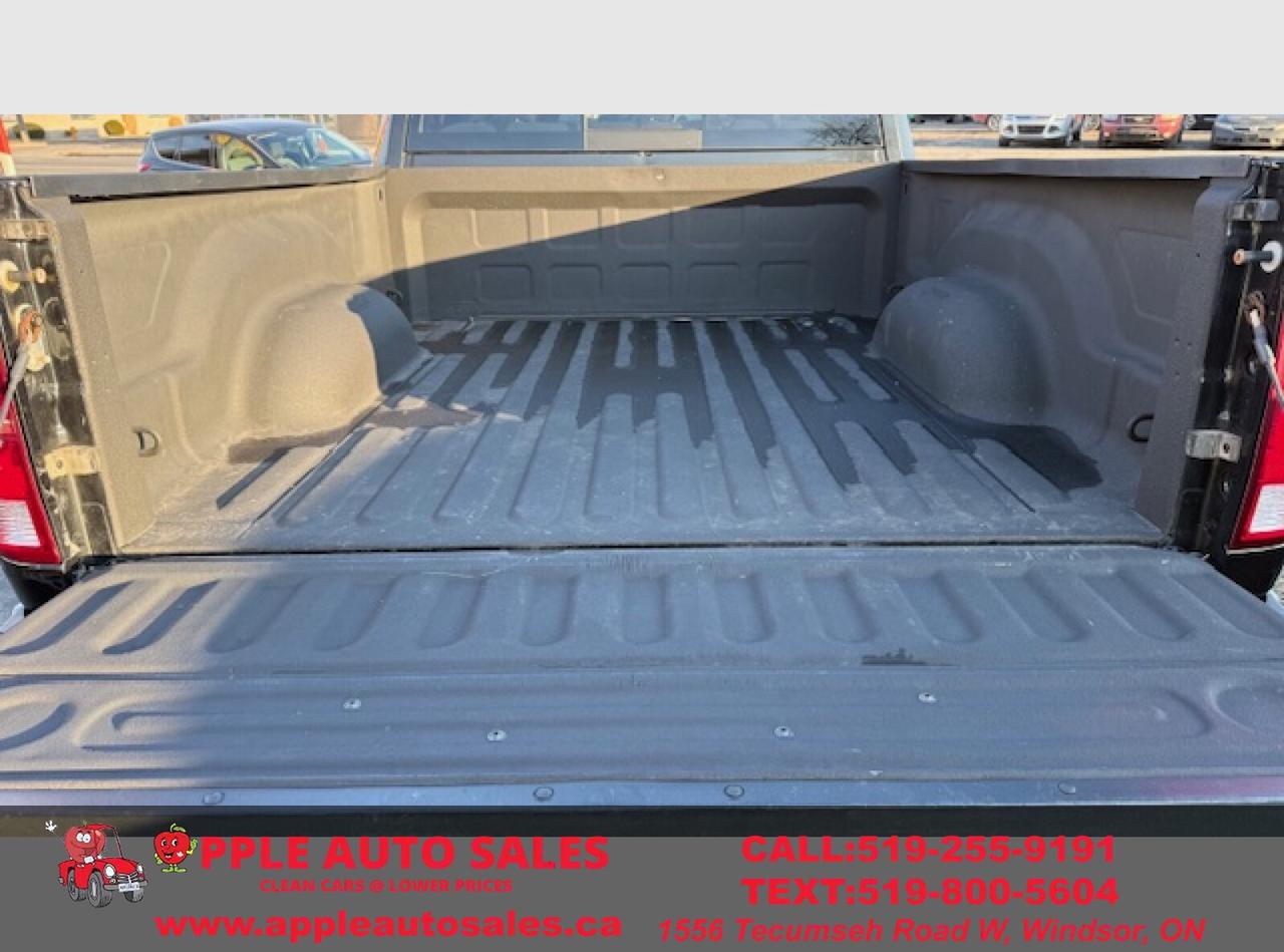 2016 RAM 1500 SLT Photo