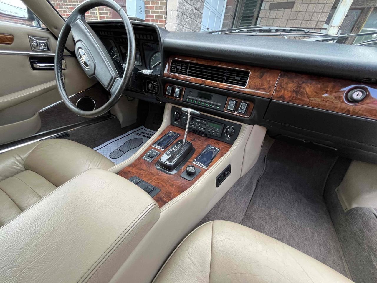 1988 Jaguar XJS V12 Photo