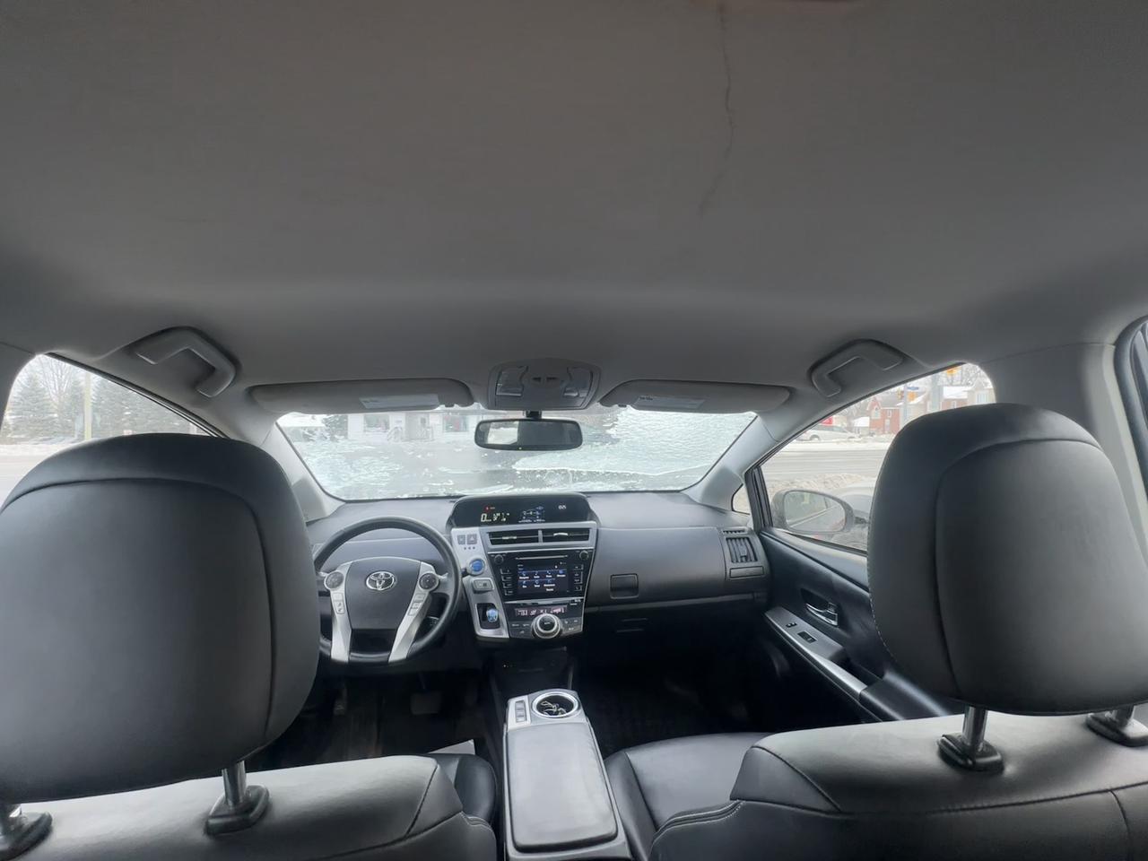 2016 Toyota Prius v Five Photo