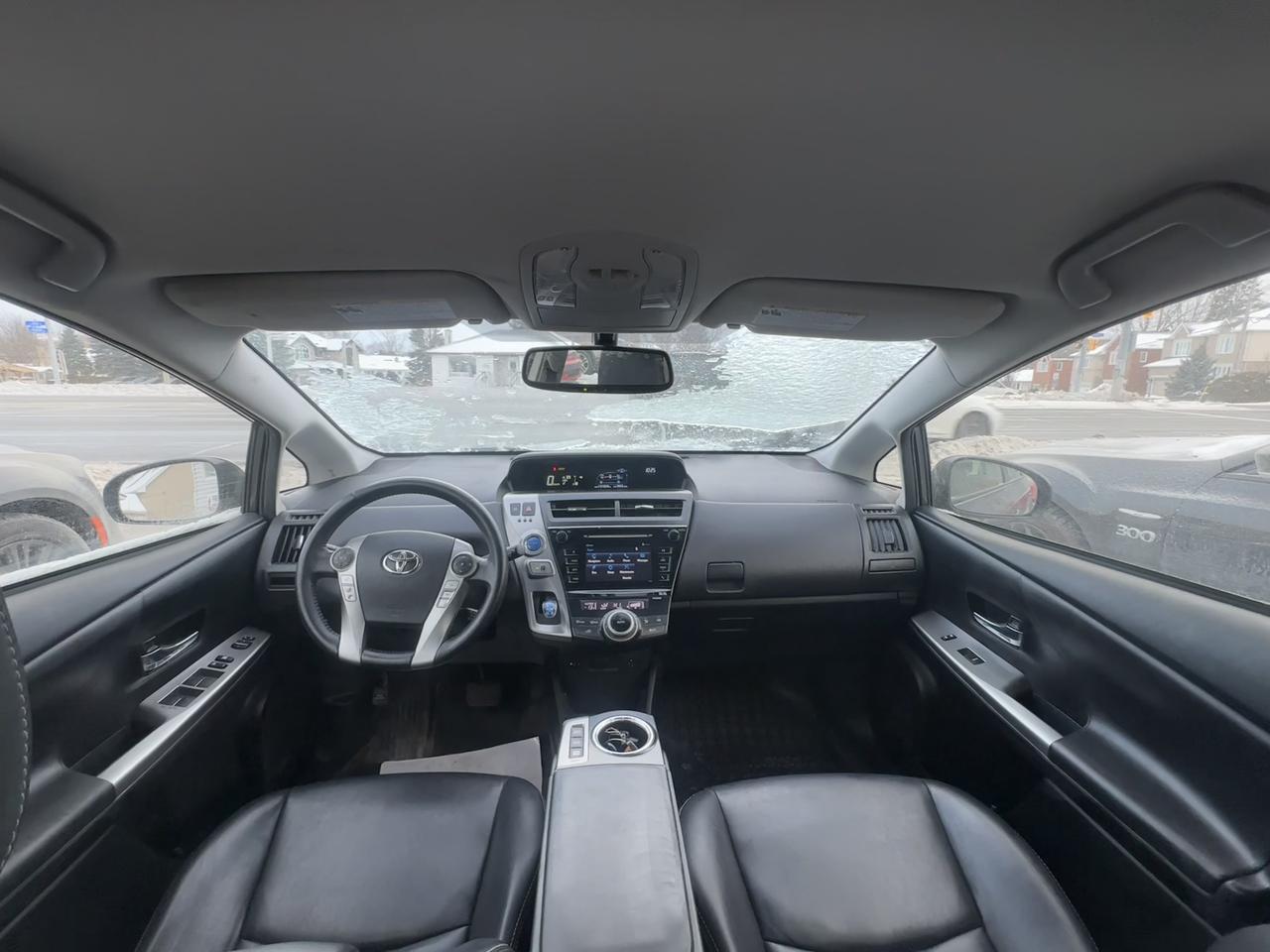 2016 Toyota Prius v Five Photo