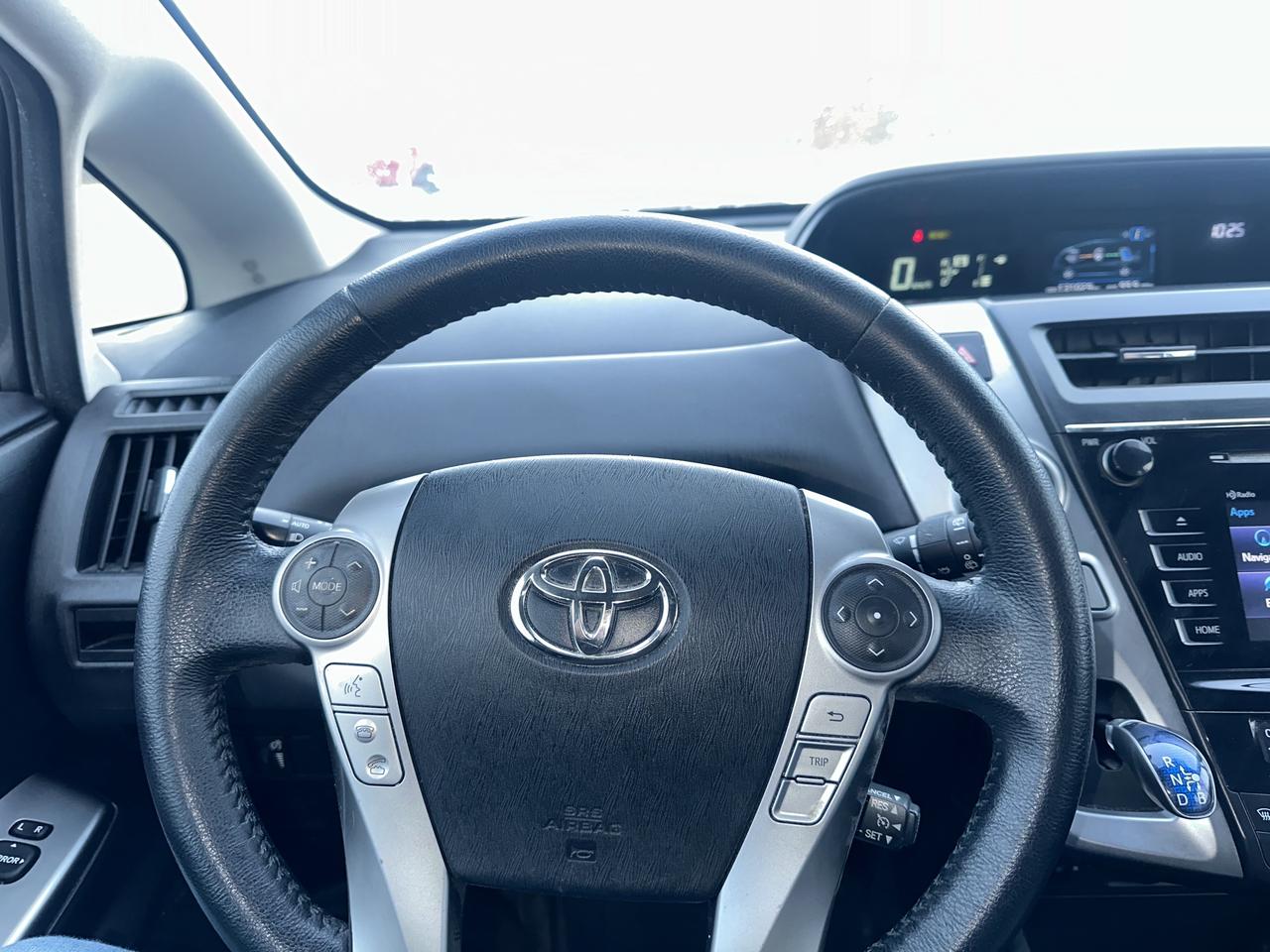 2016 Toyota Prius v Five Photo
