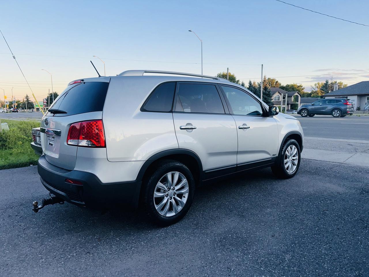 2011 Kia Sorento LX Photo3