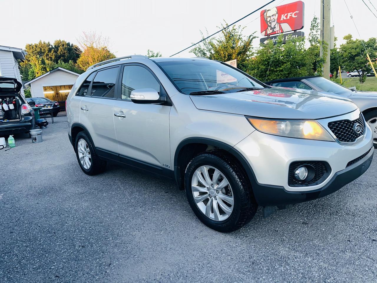 2011 Kia Sorento LX Photo2