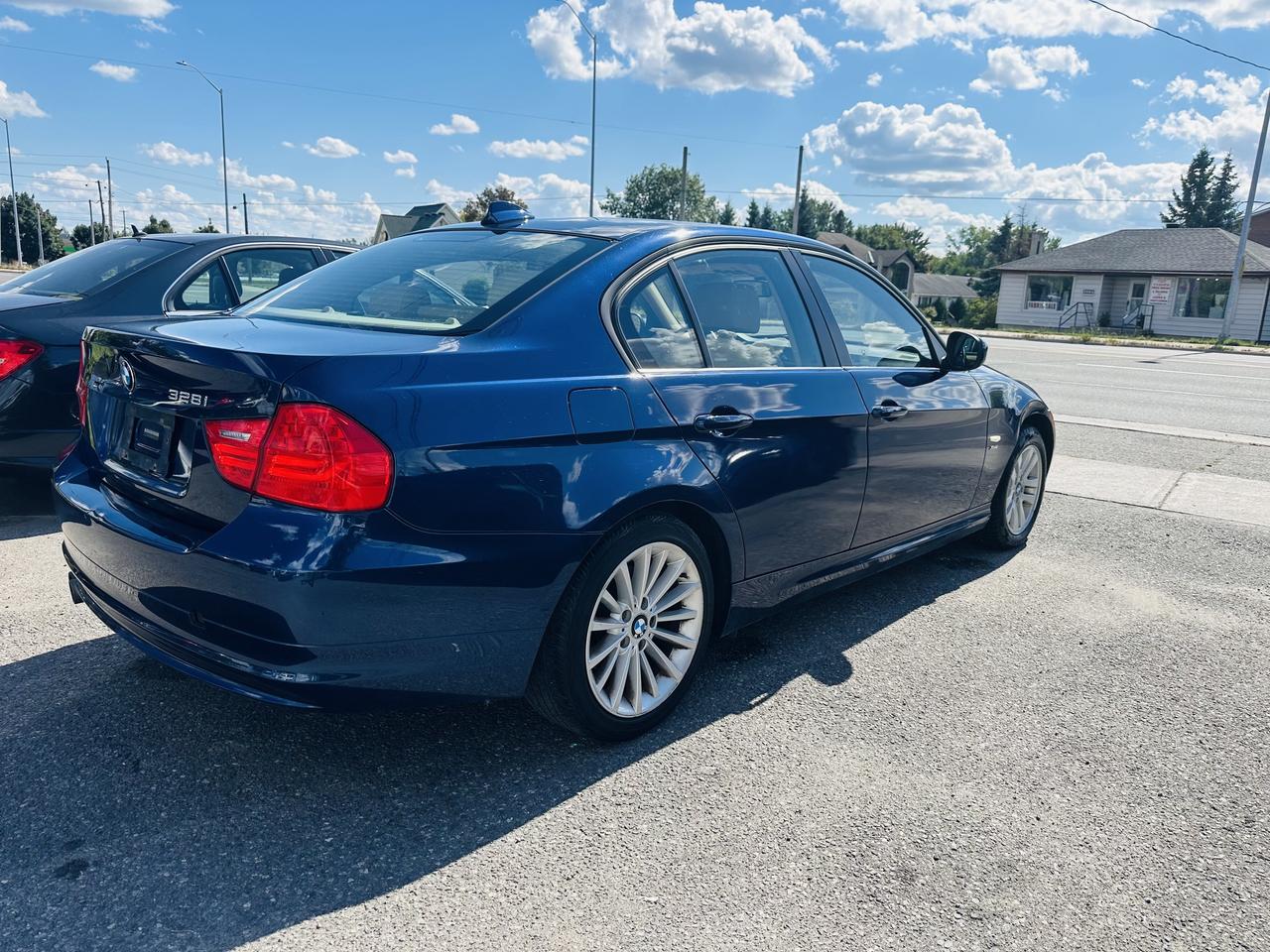 2011 BMW 3-Series 328i xDrive Photo