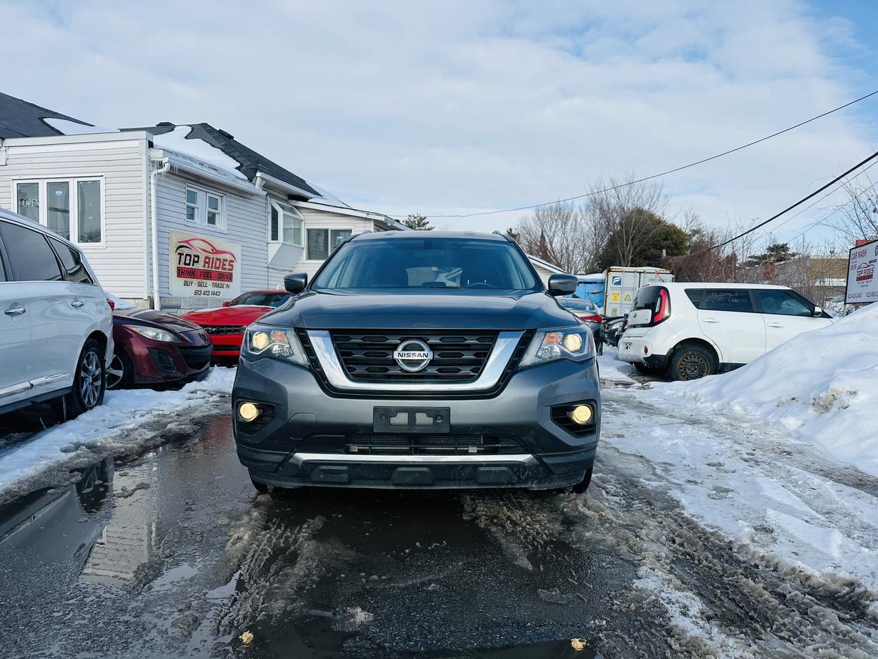 2017 Nissan Pathfinder SV Photo