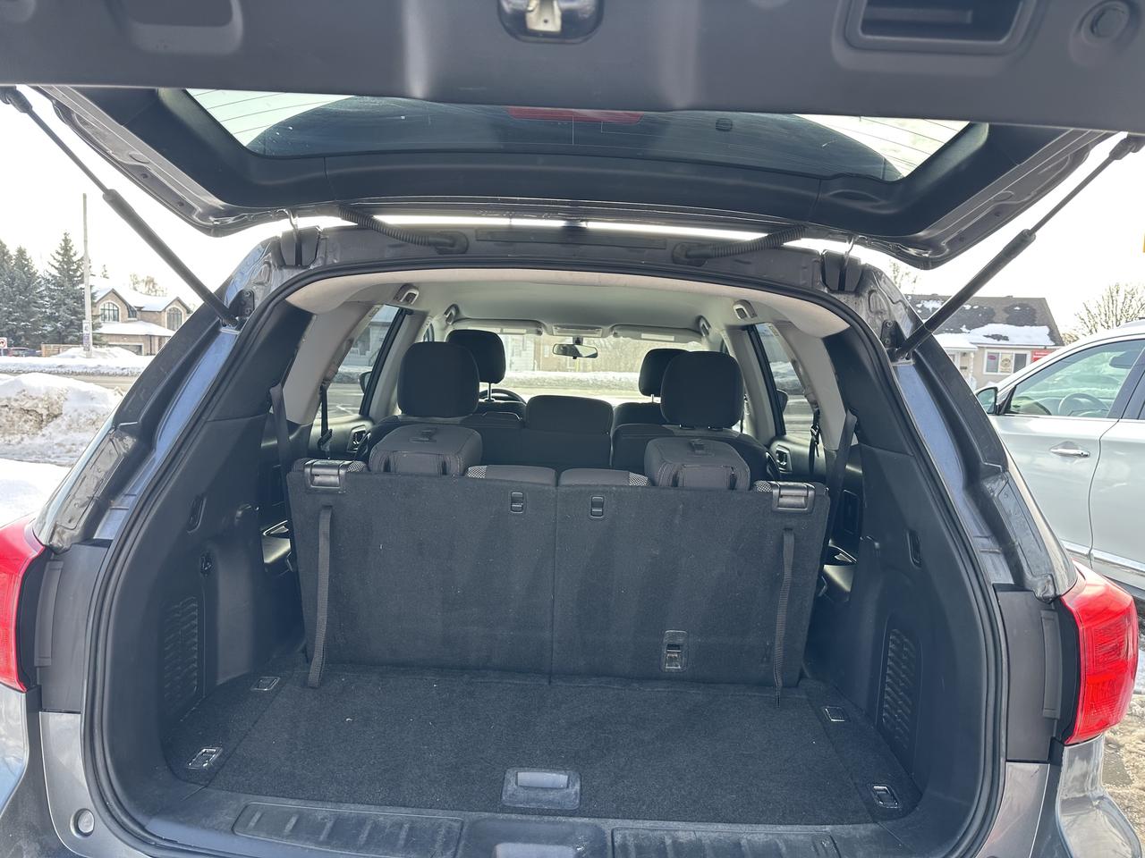 2017 Nissan Pathfinder SV Photo