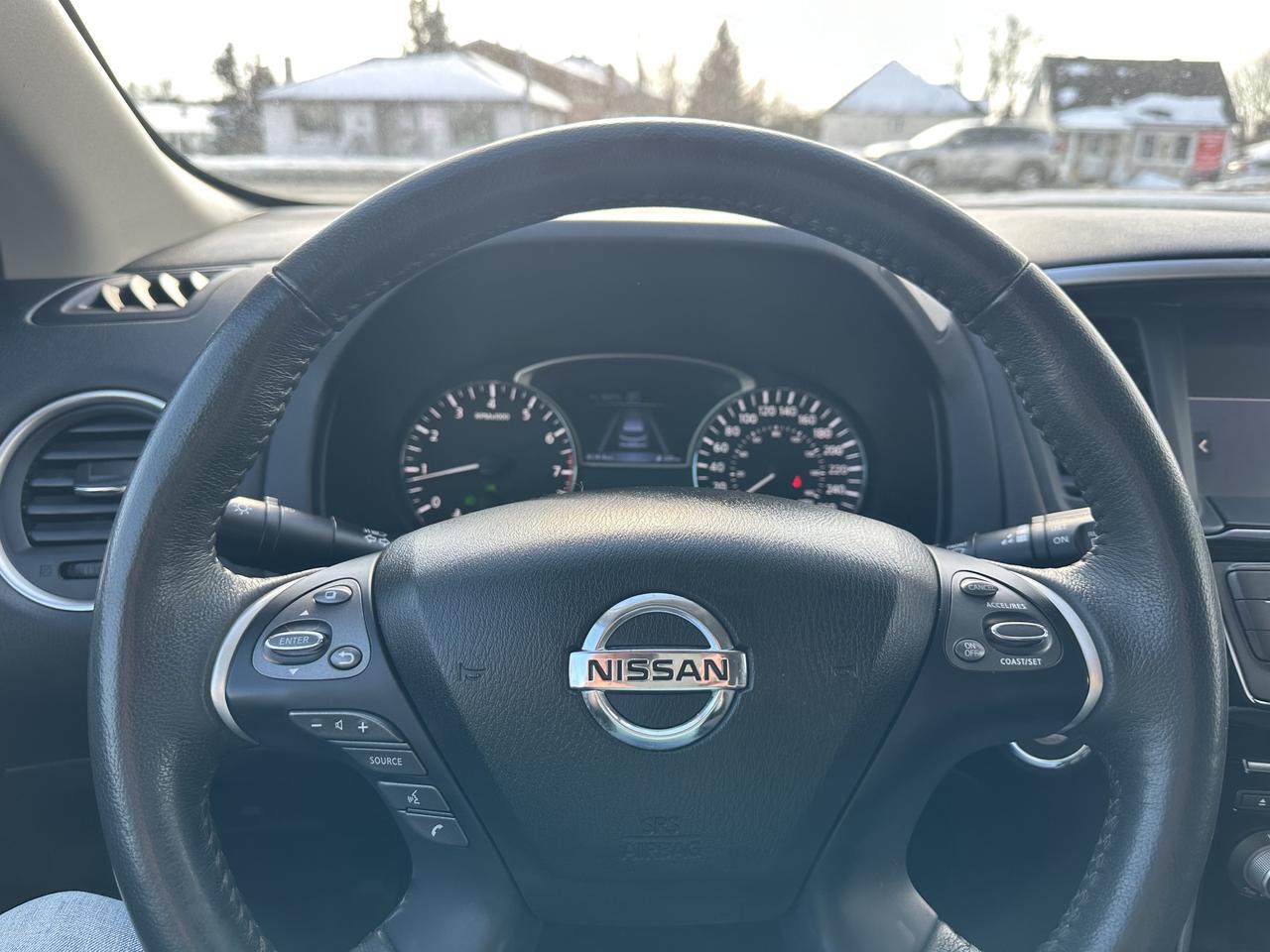 2017 Nissan Pathfinder SV Photo