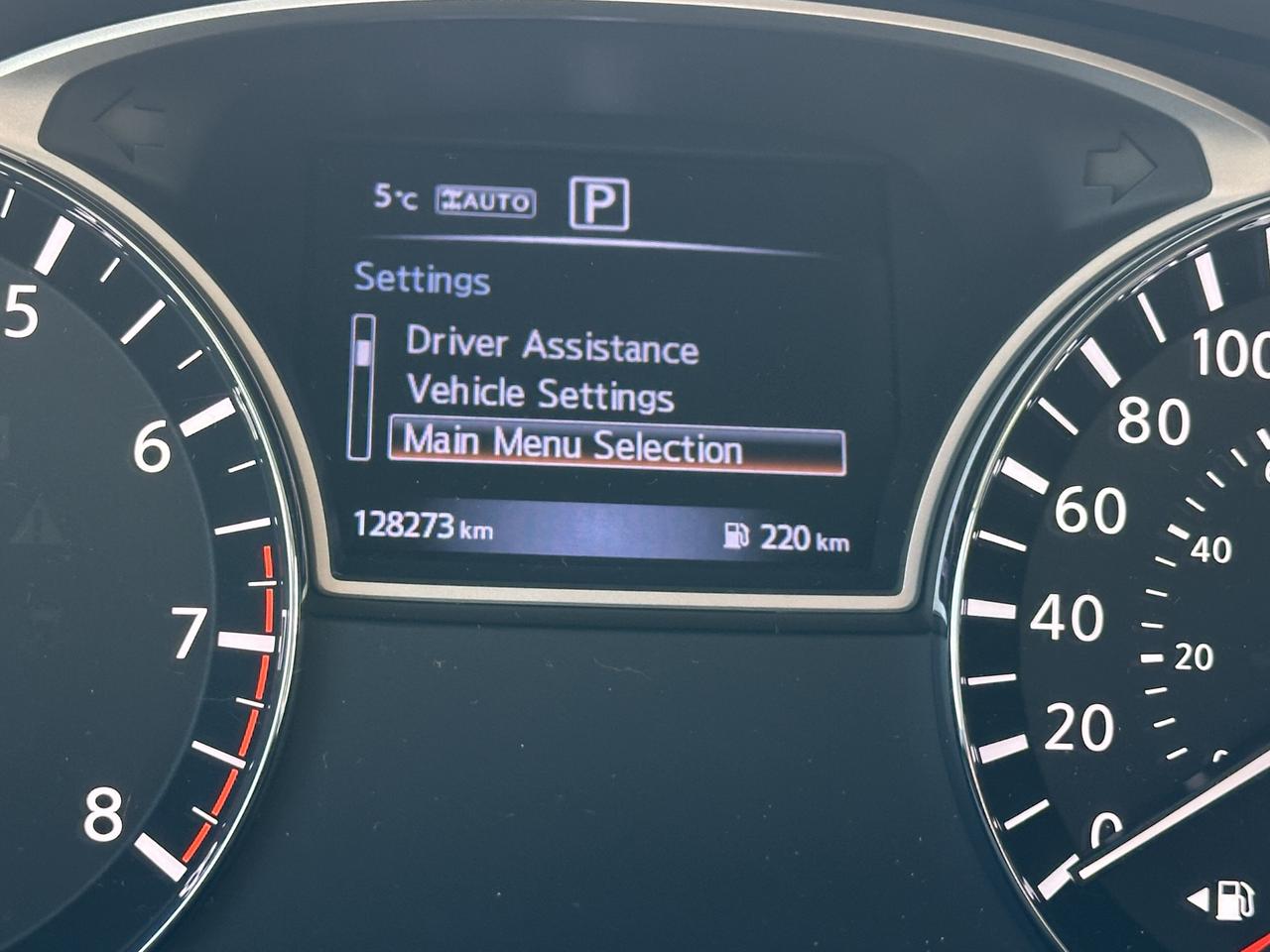 2017 Nissan Pathfinder SV Photo