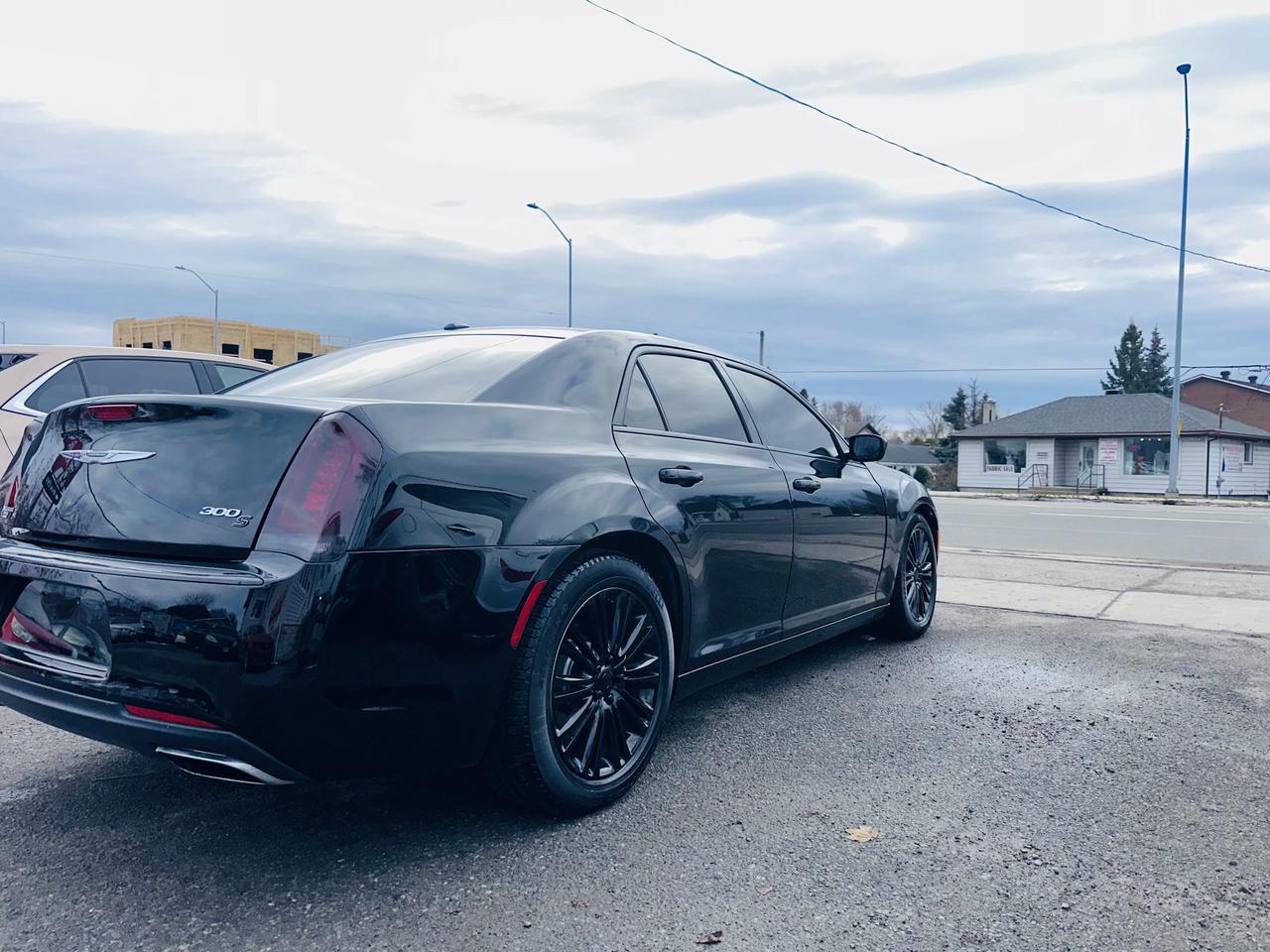 2016 Chrysler 300 S Photo3