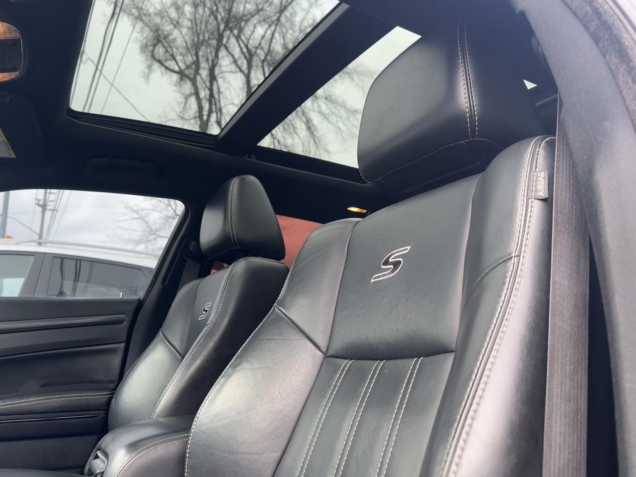 2016 Chrysler 300 S Photo