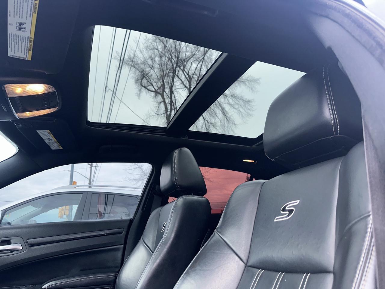 2016 Chrysler 300 S Photo