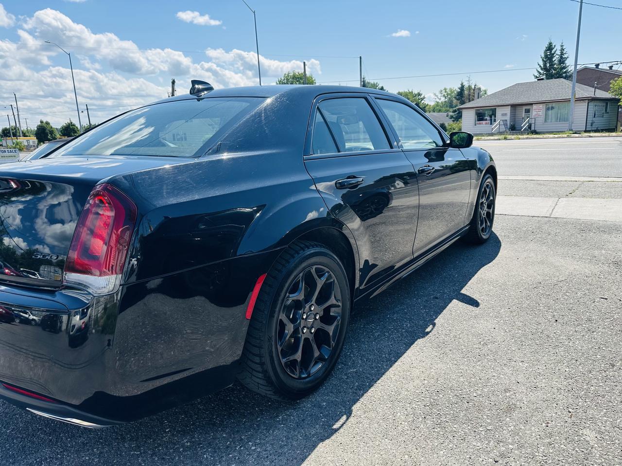 2022 Chrysler 300 LX Photo3