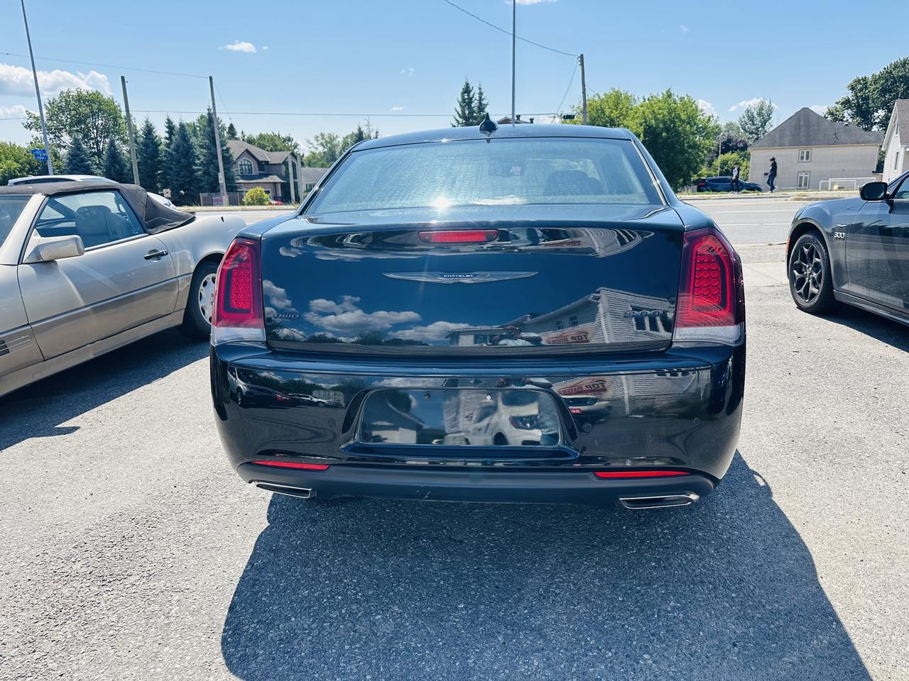 2022 Chrysler 300 LX Photo