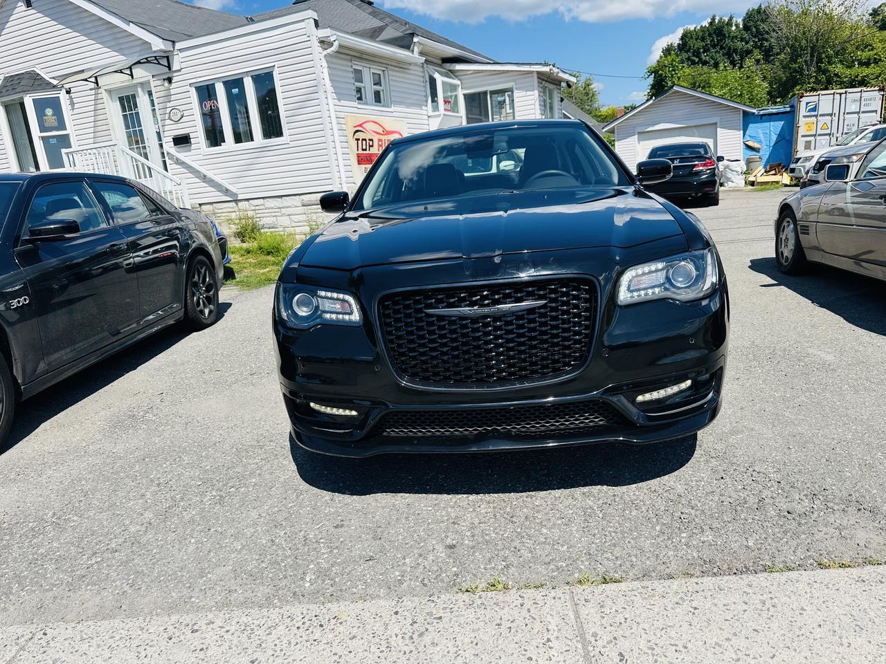 2022 Chrysler 300 LX Photo0