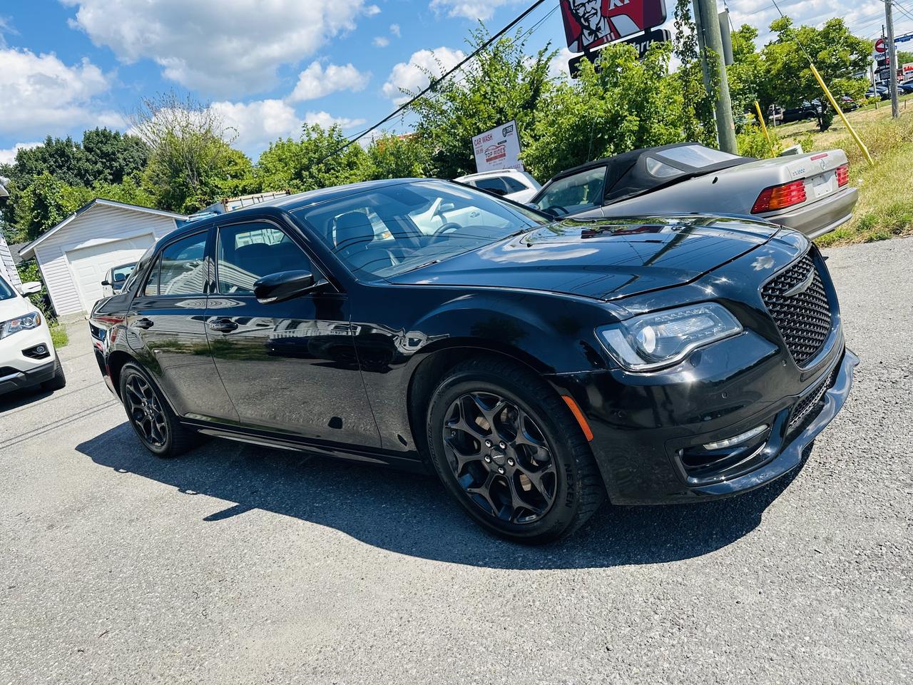 2022 Chrysler 300 LX Photo