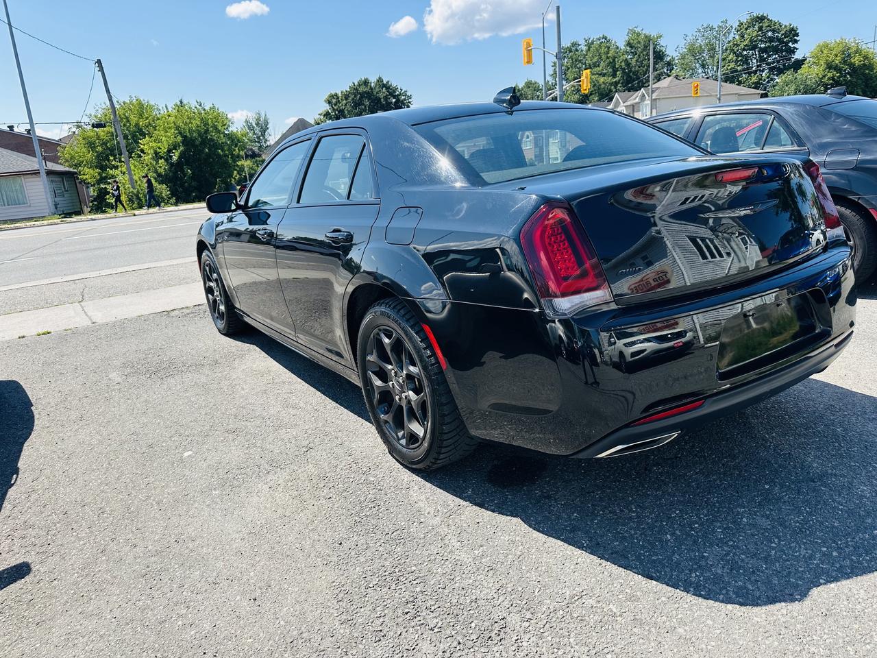 2022 Chrysler 300 LX Photo