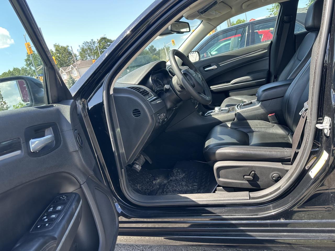 2022 Chrysler 300 LX Photo