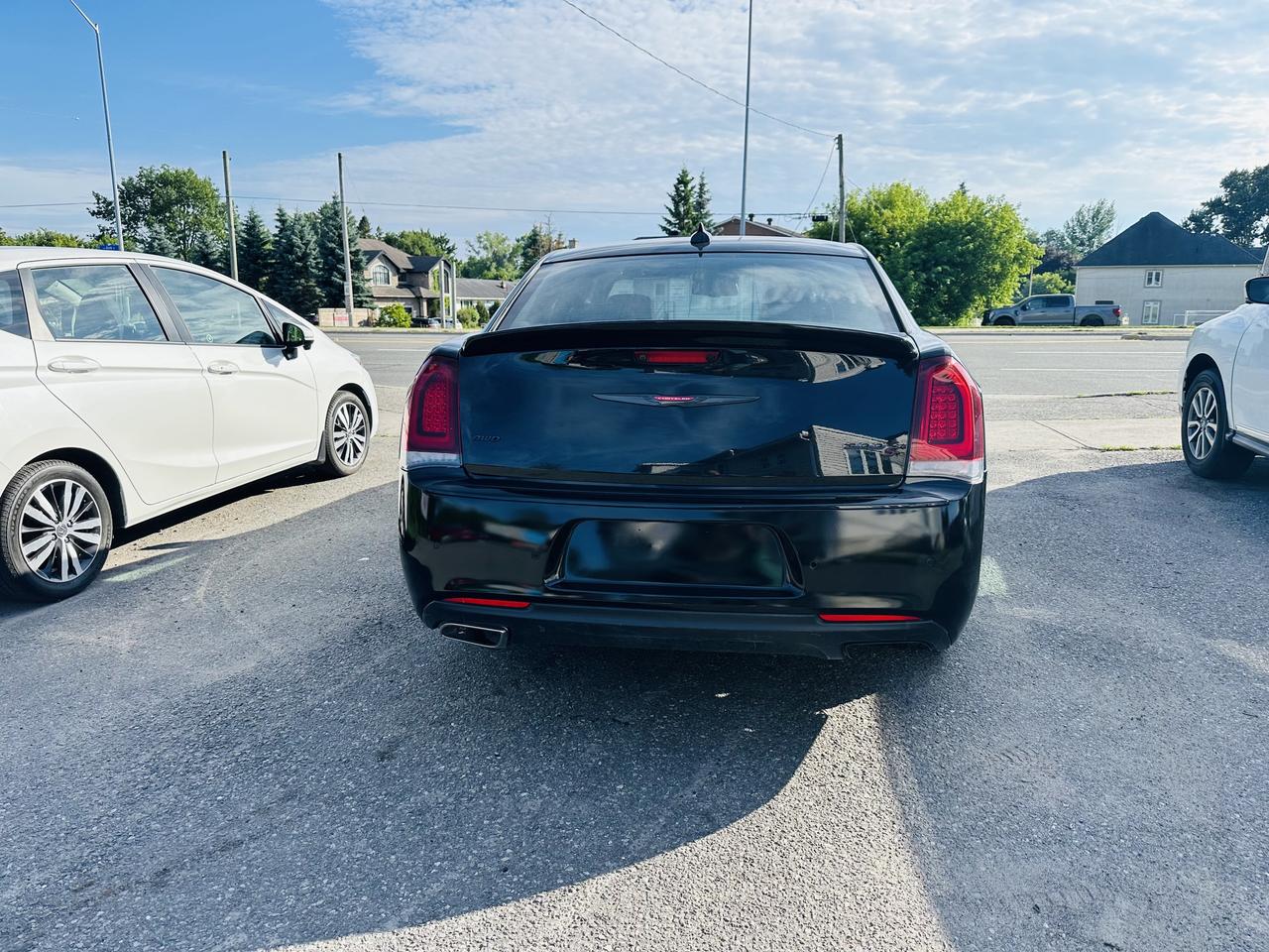 2023 Chrysler 300 S Photo4