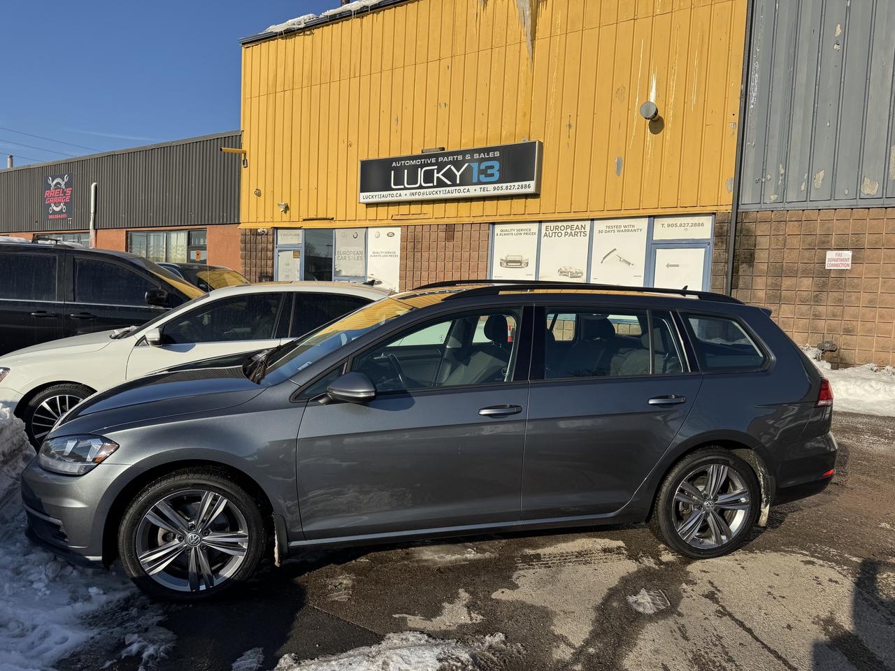 2019 Volkswagen Golf SportWagen  Photo0