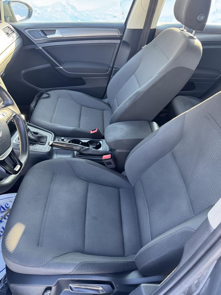 2019 Volkswagen Golf SportWagen  Photo