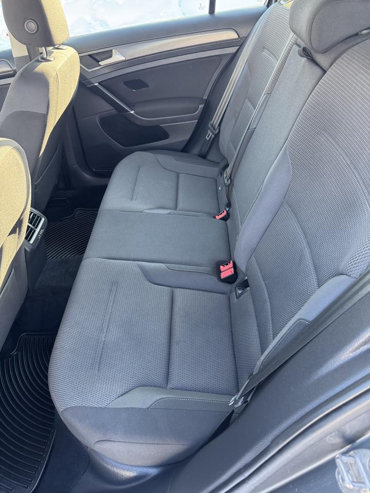 2019 Volkswagen Golf SportWagen  Photo