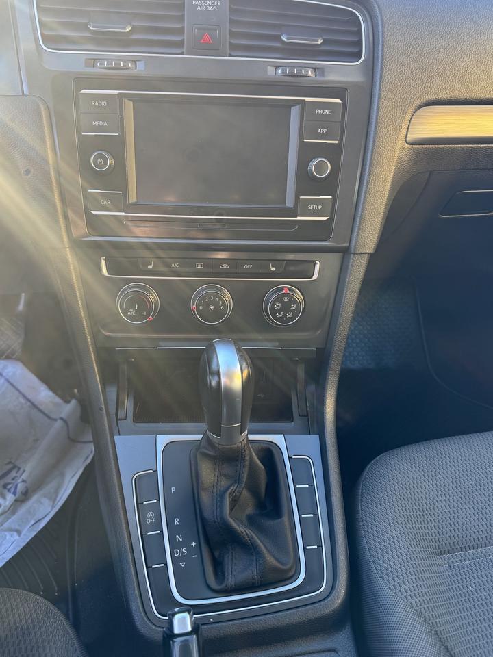 2019 Volkswagen Golf SportWagen  Photo