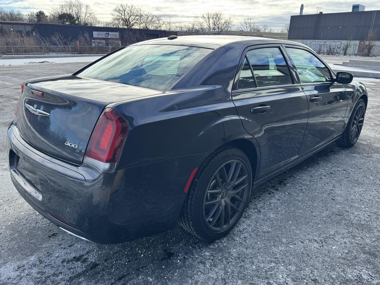 2016 Chrysler 300 S Photo4