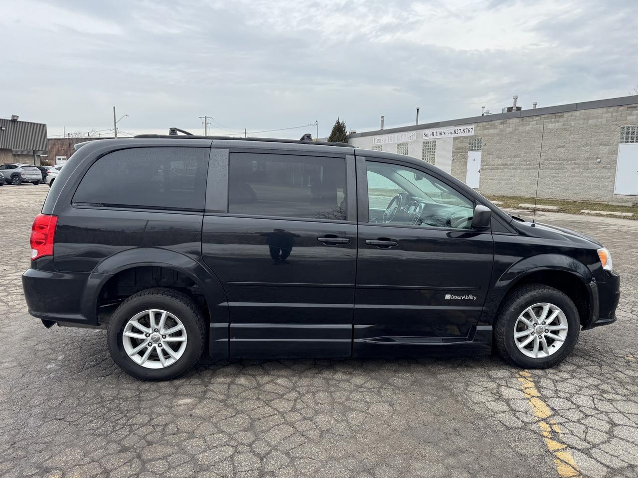 2016 Dodge Grand Caravan SXT Photo4