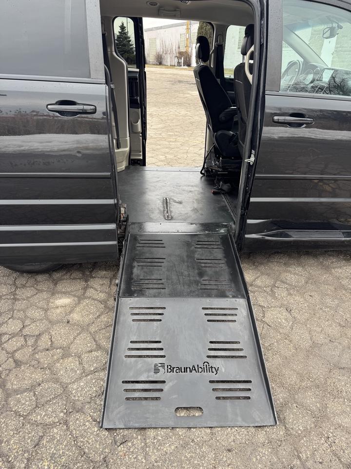 2016 Dodge Grand Caravan SXT Photo