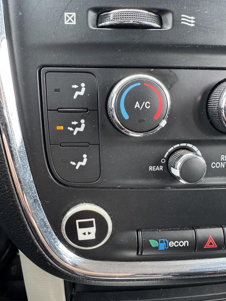 2016 Dodge Grand Caravan SXT Photo