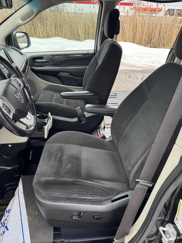 2016 Dodge Grand Caravan SXT Photo