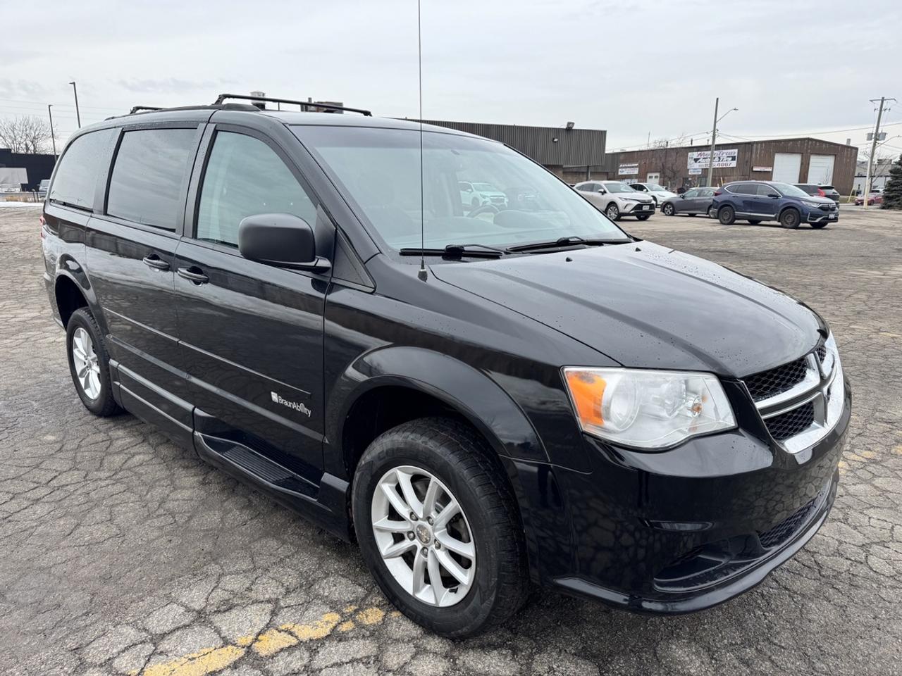 2016 Dodge Grand Caravan SXT Photo2
