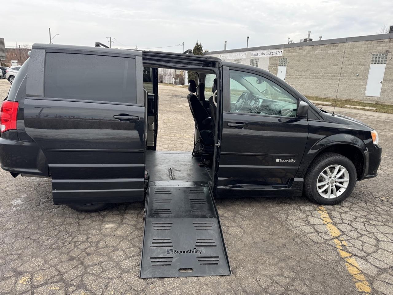2016 Dodge Grand Caravan SXT Photo