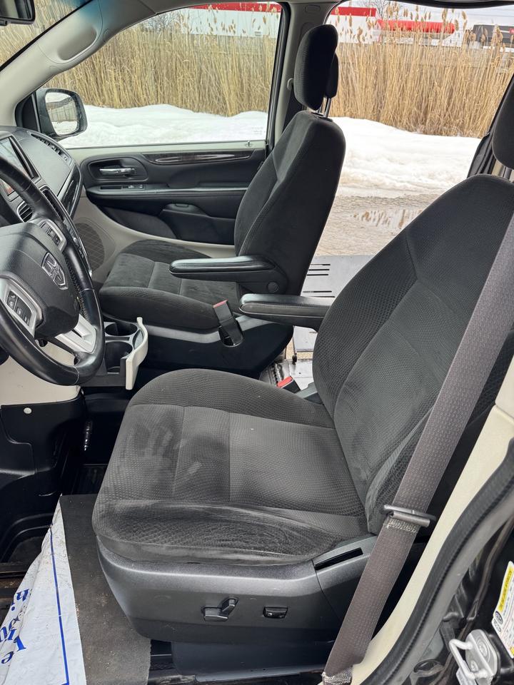 2016 Dodge Grand Caravan SXT Photo