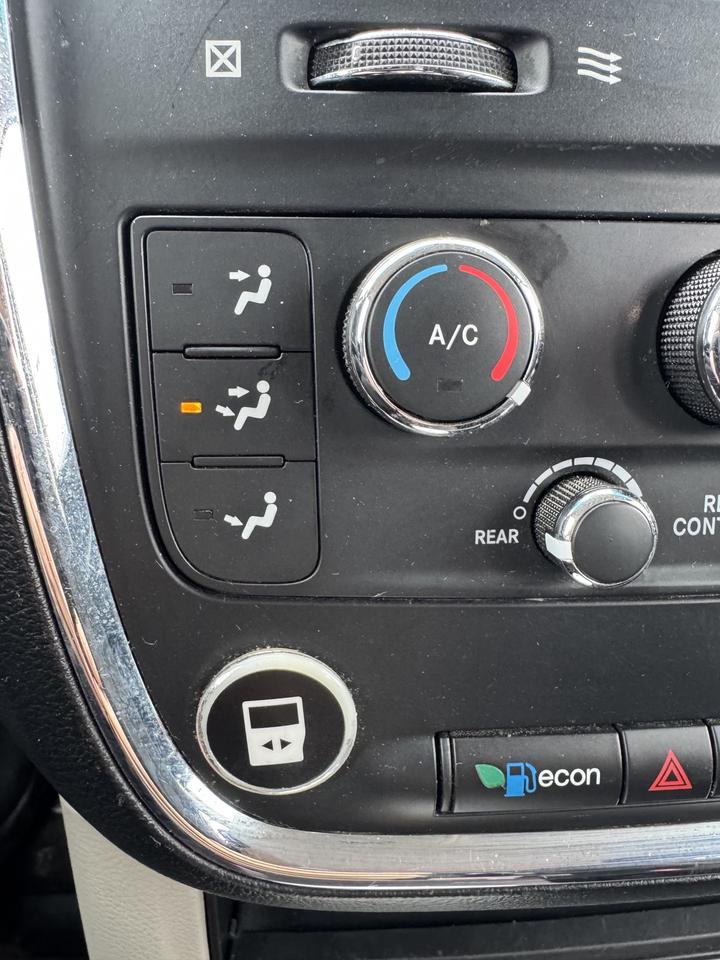 2016 Dodge Grand Caravan SXT Photo