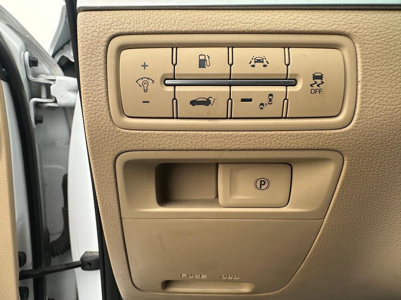 2015 Hyundai Genesis  Photo