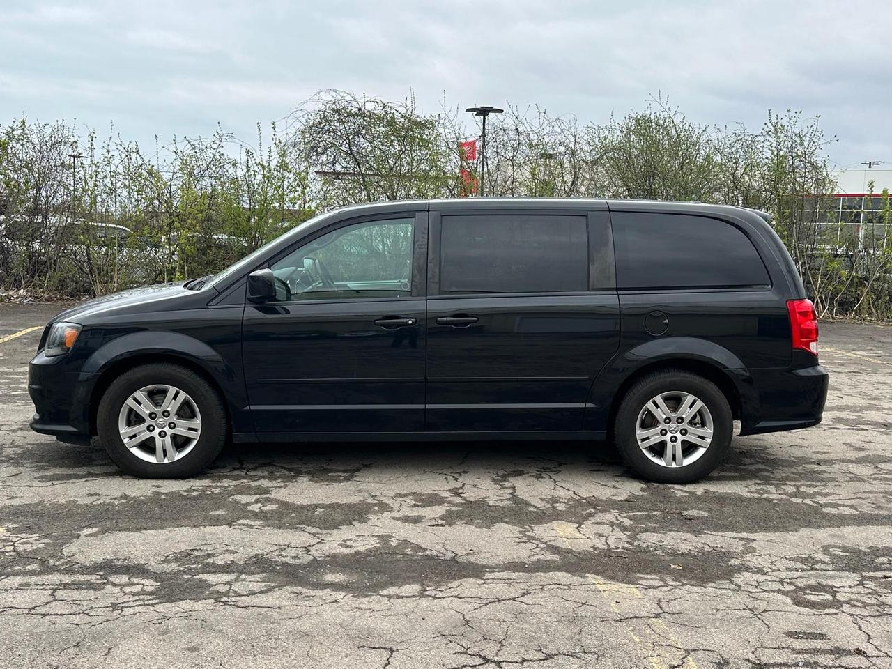 2017 Dodge Grand Caravan GT Photo2