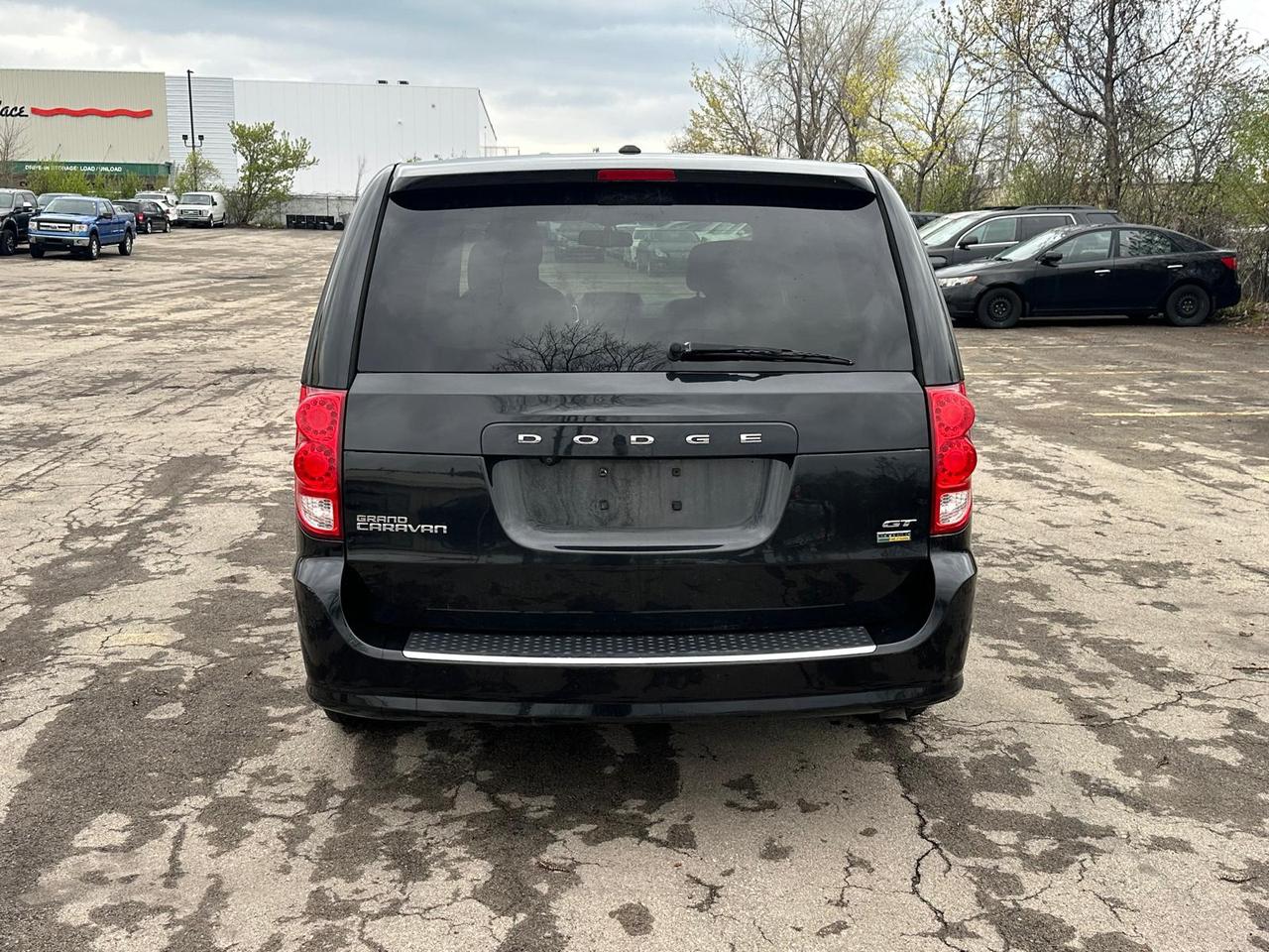 2017 Dodge Grand Caravan GT Photo4