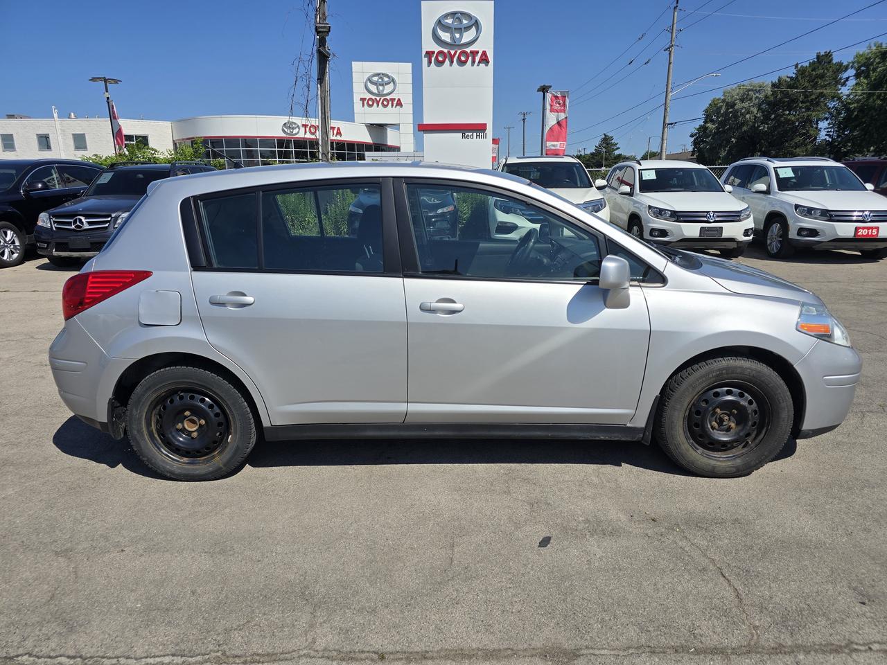 2010 Nissan Versa S Photo